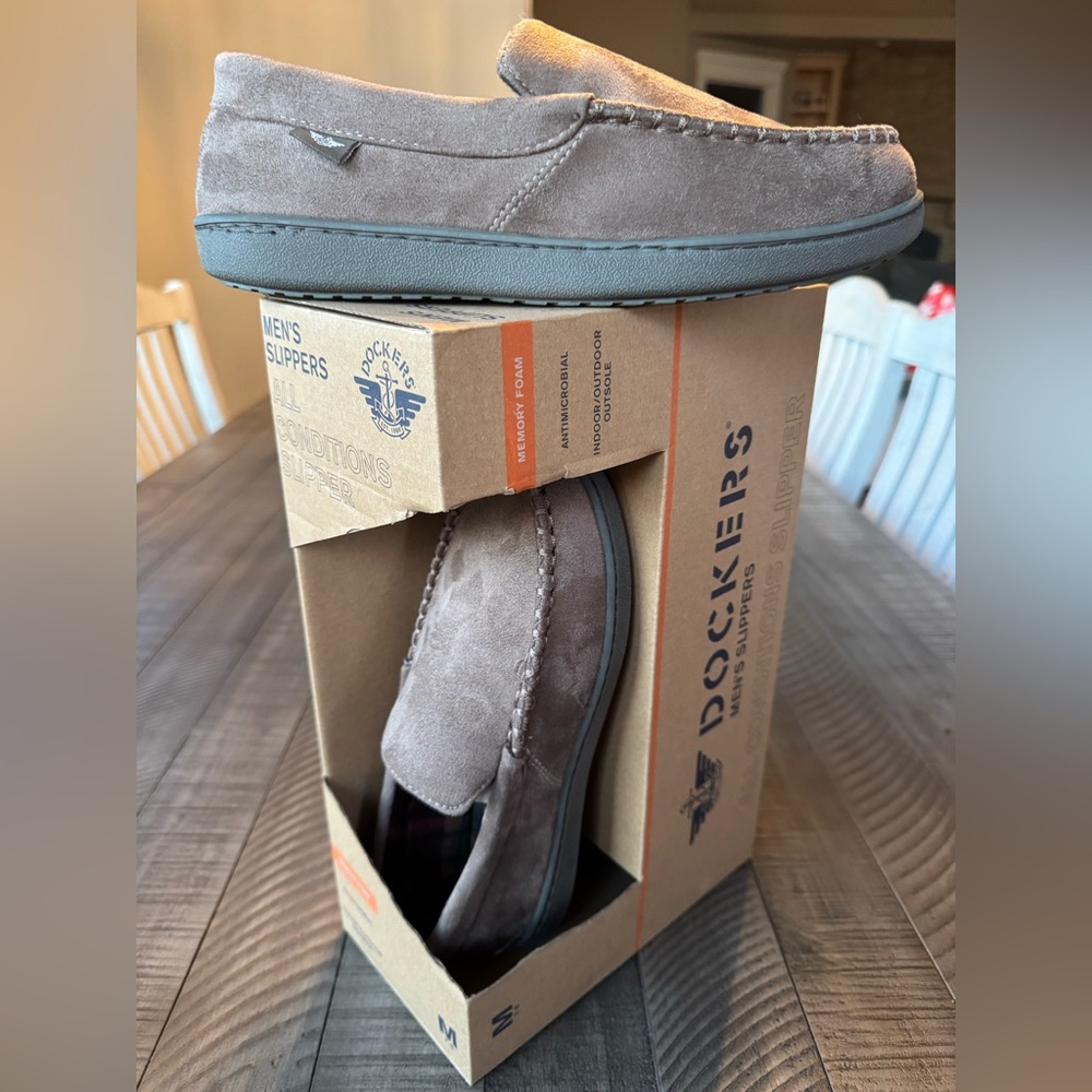 Dockers Indoor/Outdoor Taupe Loafer Slippers Men’s Size Medium 7/8 (NIB)